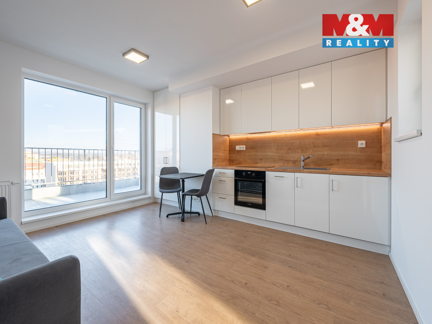 BYT 1KK BENESOV + GARAZE-10.jpg