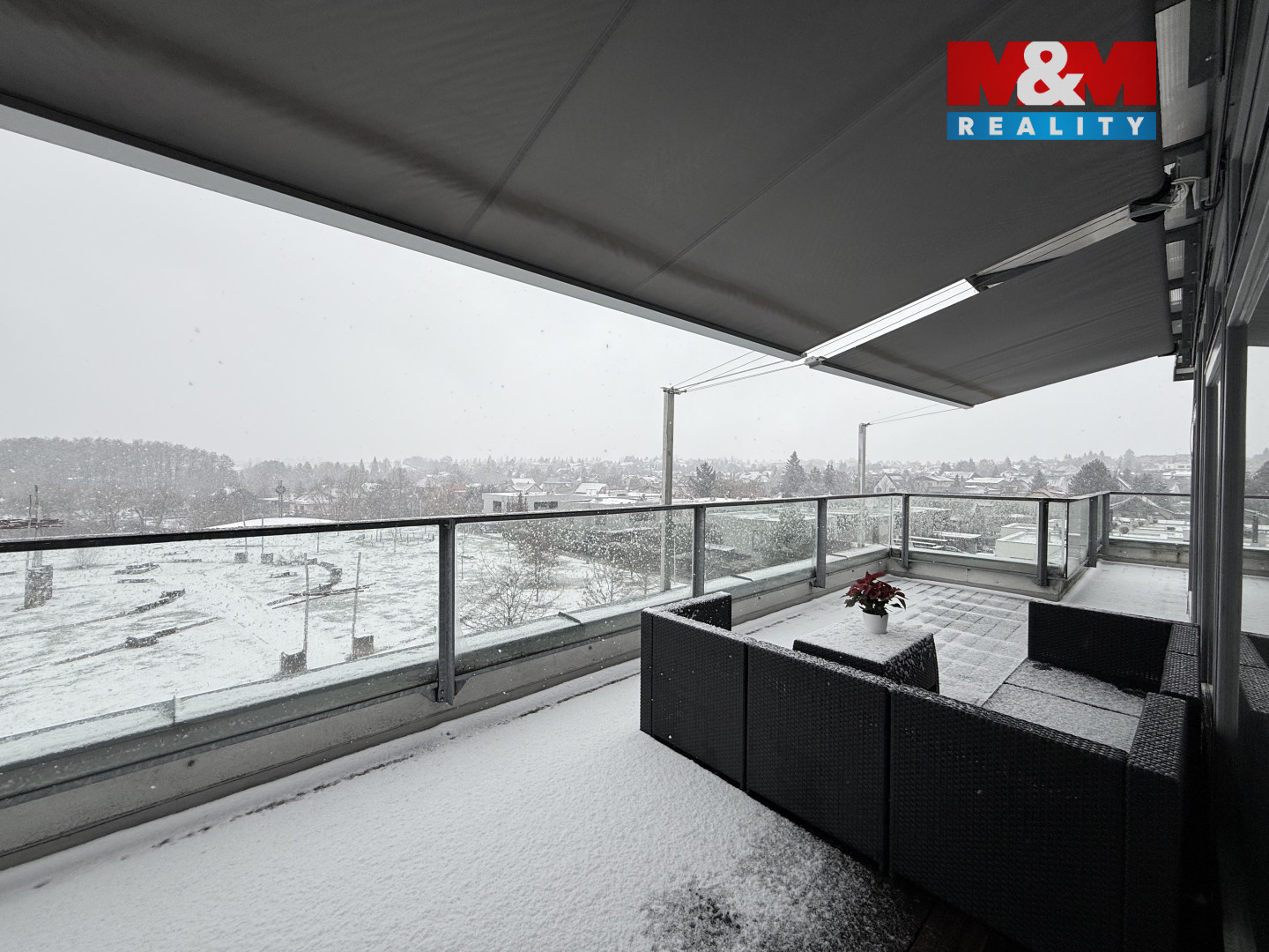 Terasa kolem celého apartmentu