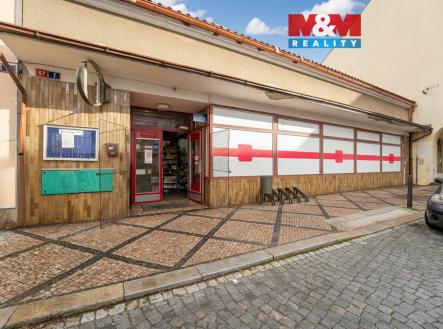 Pohled na dům | Pronájem - obchodní prostor, 194 m²