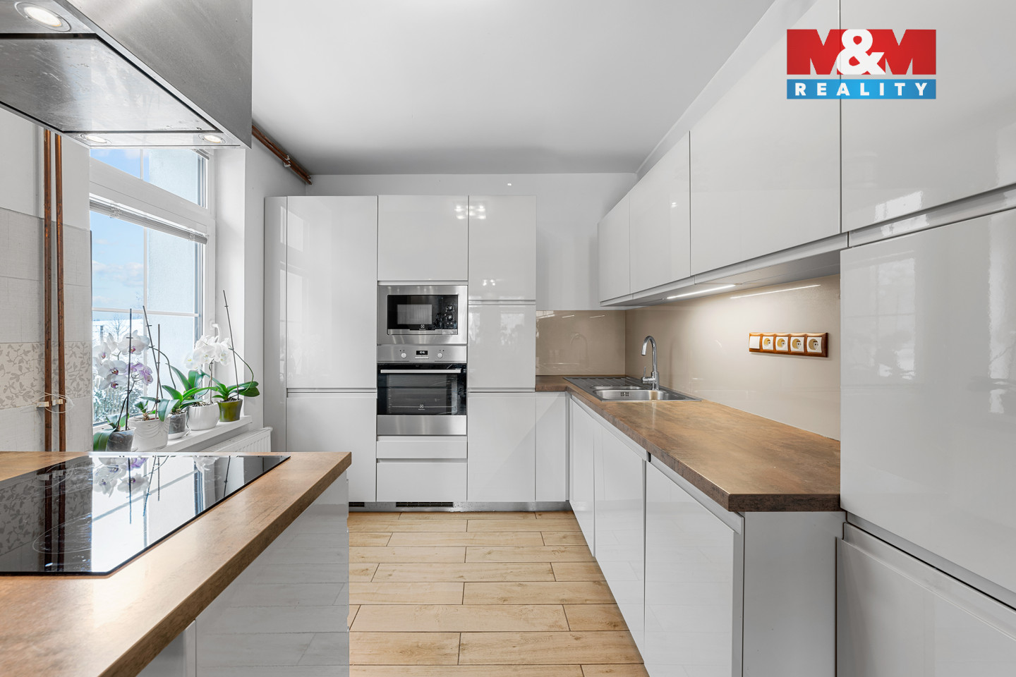 Vanc╠îurova 16_21.jpg