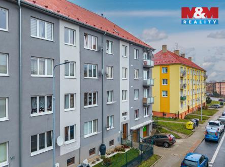pohled na ulici | Prodej bytu, 3+1, 62 m²