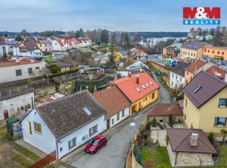 Pohled na dům a okolí | Prodej - dům/vila, 68 m²