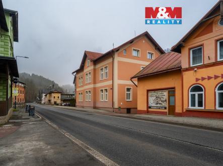 Dům, pohled od cesty | Prodej bytu, 3+1, 101 m²