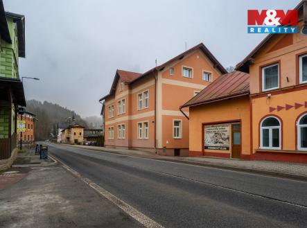 Dům, pohled od cesty | Prodej bytu, 3+1, 101 m²