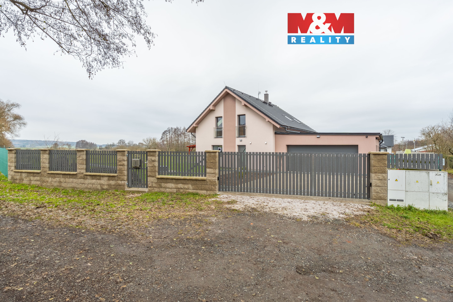 Pohled na dům_čelní.