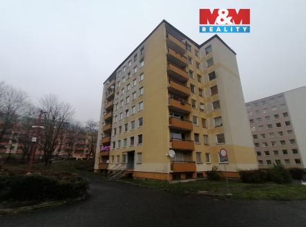 Pohled na dům | Pronájem bytu, 1+kk, 31 m²