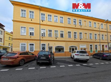 pohled na dům | Pronájem - obchodní prostor, 57 m²