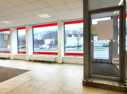 Prodejna | Pronájem - obchodní prostor, 180 m²