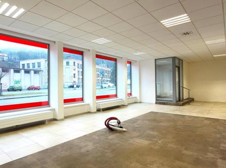 Prodejna | Pronájem - obchodní prostor, 180 m²