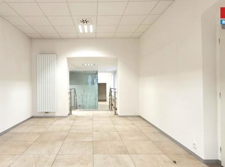 Prodejna | Pronájem - obchodní prostor, 180 m²