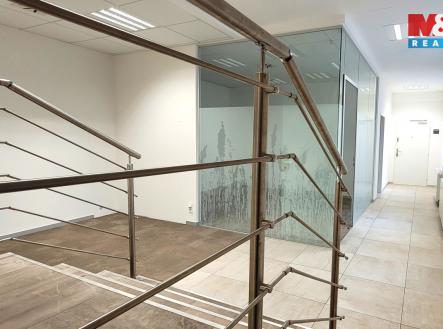 Vstup ke kancelářím | Pronájem - obchodní prostor, 180 m²
