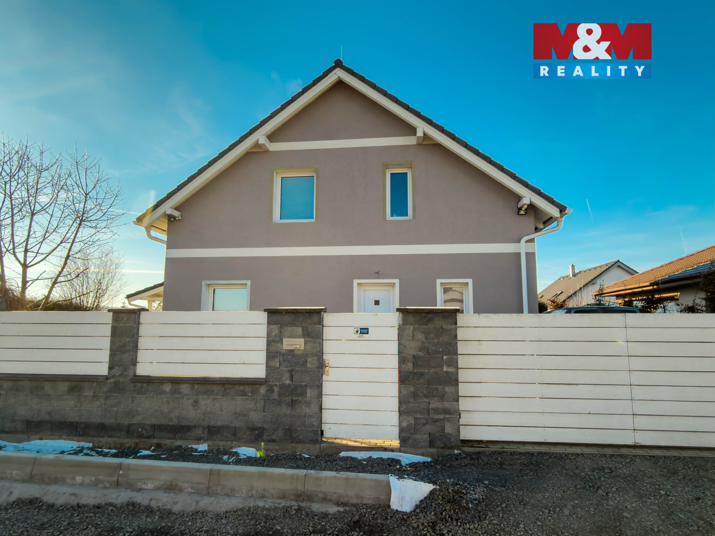 Dům - pohled z ulice