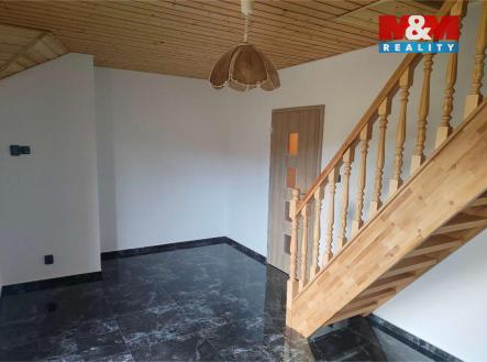 Chodba vstup do patra a do kuchyně | Pronájem bytu, 3+1, 130 m²