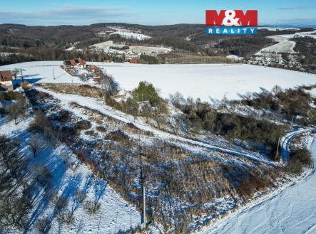 web_029_20260105_MM_pozemek_Halenkovice-Hradska.jpg | Prodej - pozemek pro bydlení, 2 400 m²