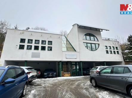 Pohled na budovu | Pronájem - kanceláře, 405 m²