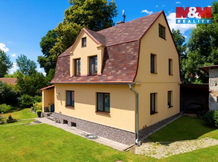 pohled na dům v létě | Prodej - dům/vila, 140 m²