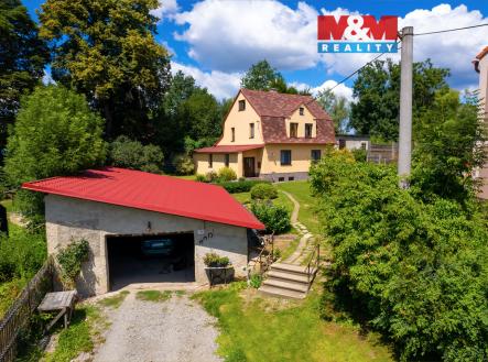 pohled na garáž a dům  | Prodej - dům/vila, 140 m²