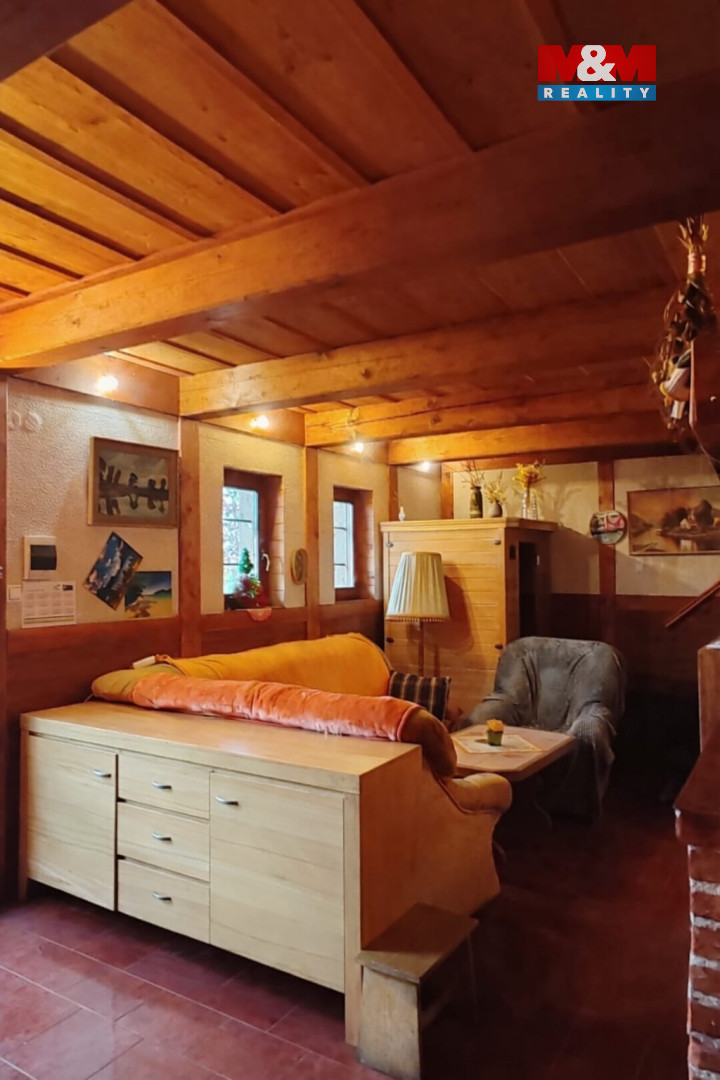 Louňovice předsíň.jpg