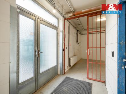 Vhod | Pronájem - obchodní prostor, 174 m²