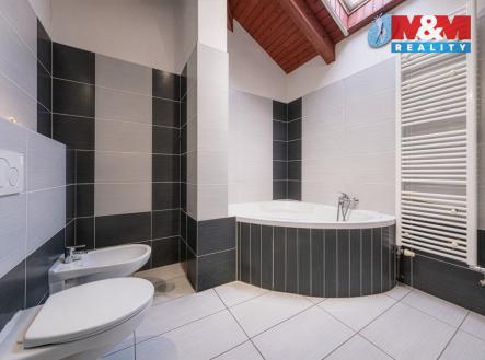 horní patro | Prodej - dům/vila, 350 m²