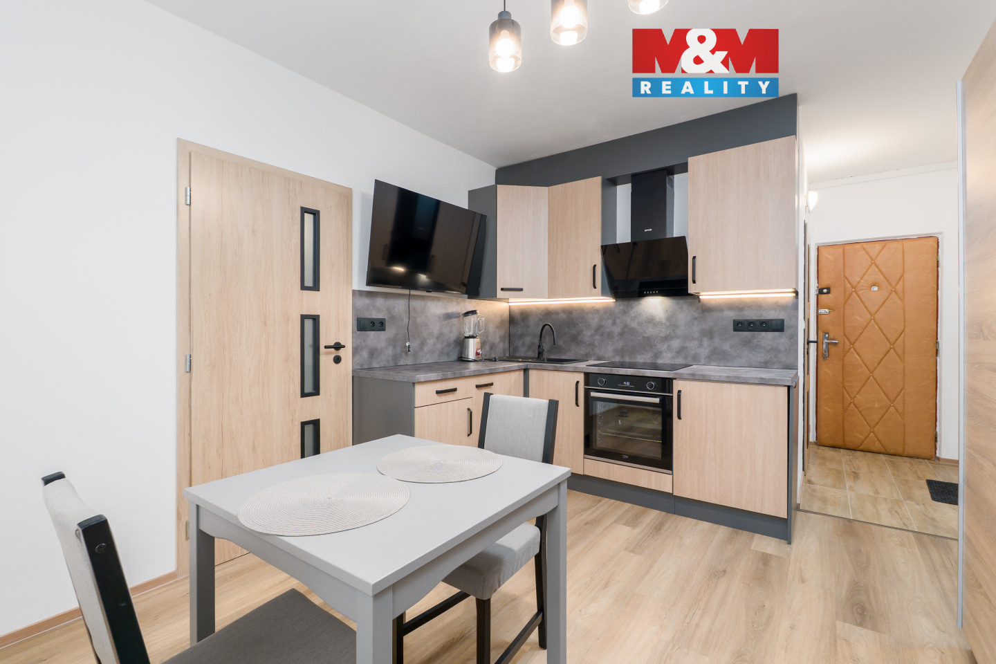 Kuchyně s jídelním koutem