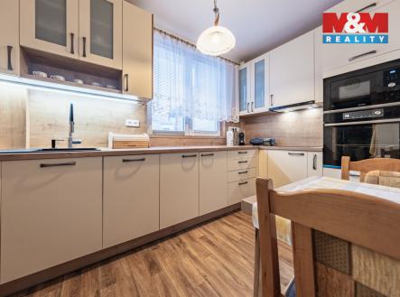 kuchyň v 1. NP | Prodej - dům/vila, 165 m²