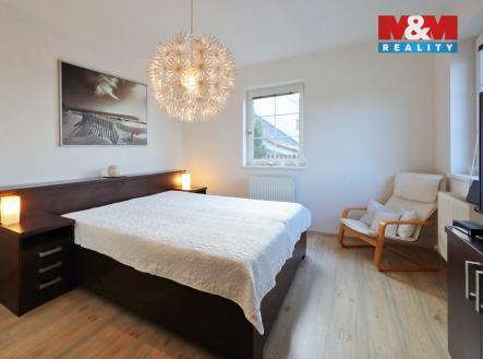 ložnice v prvním patře | Prodej - dům/vila, 165 m²