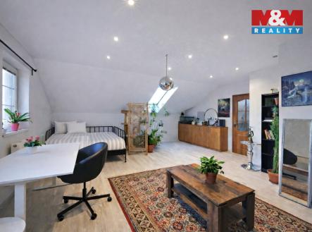 ateliér či druhý obývací pokoj v patře | Prodej - dům/vila, 165 m²