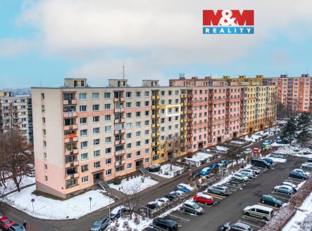 Pohled na dům a okolí | Prodej bytu, 1+1, 36 m²