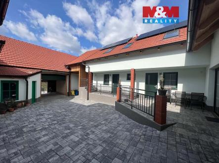 dvur.jpg | Prodej - hotel, 350 m²