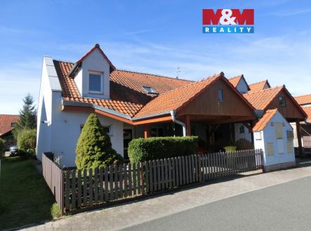 čelní pohled dům | Prodej - dům/vila, 130 m²