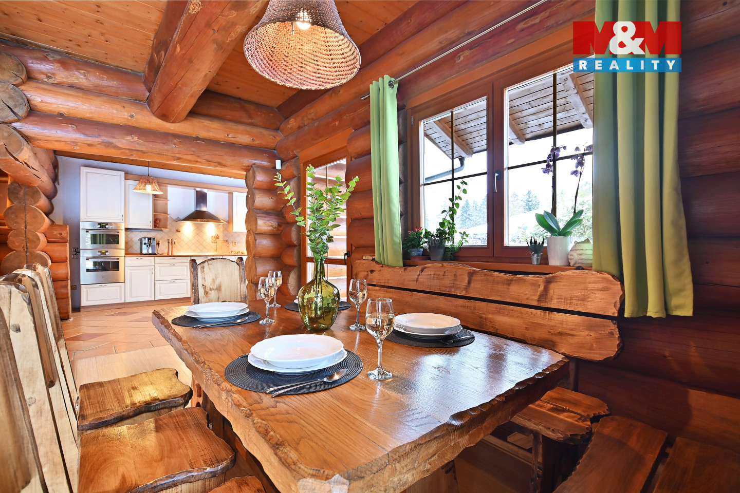 přízemí 4 _ stůl.jpg