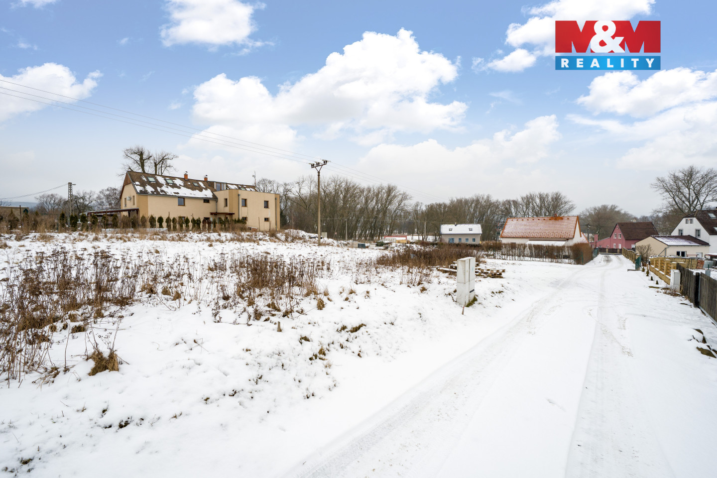 Pozemek a příjezdová cesta