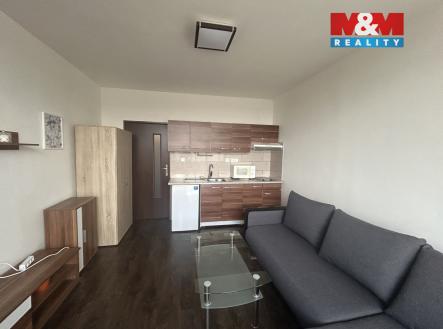 kuchyně a pokoj | Pronájem bytu, 1+kk, 22 m²
