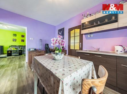 kuchyň v 1. NP | Prodej - dům/vila, 246 m²