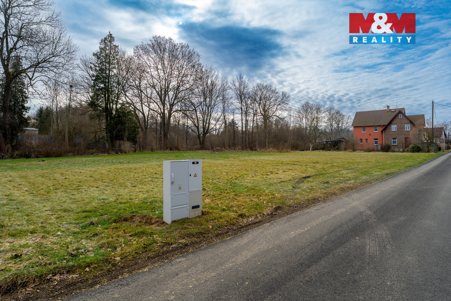 Pohled na pozemek a okolí