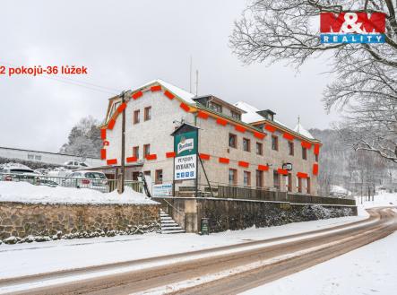 Dum_ze_silnice_zakres._ubytko.jpg | Prodej - hotel, 645 m²