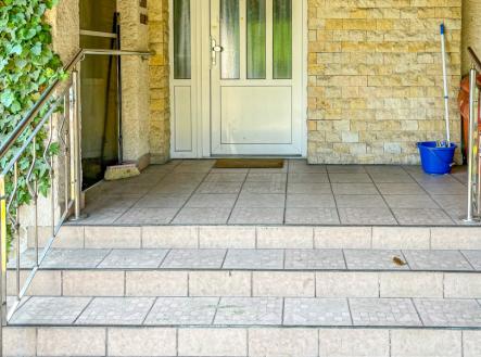 IMG_4058-venek vstup.jpg | Pronájem bytu, 3+kk, 80 m²