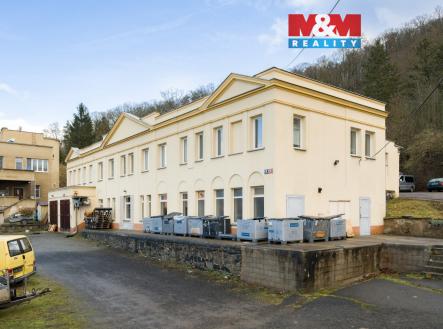 Pohled na dům | Pronájem - kanceláře, 63 m²