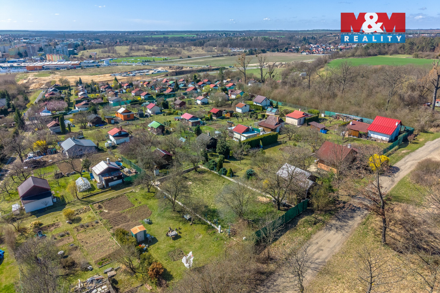 Pohled na zahradu a okolí