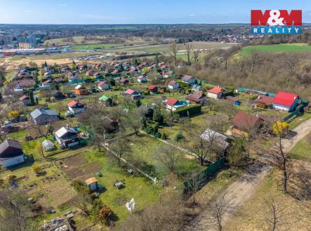 Pohled na zahradu a okolí | Prodej - pozemek, zahrada, 389 m²