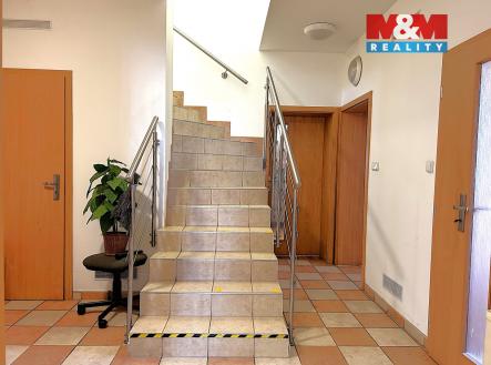 schodiště.jpg | Prodej - dům/vila, 211 m²
