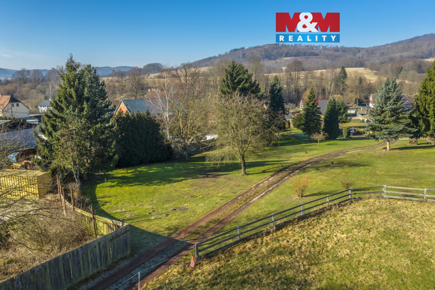 Pohled na pozemek