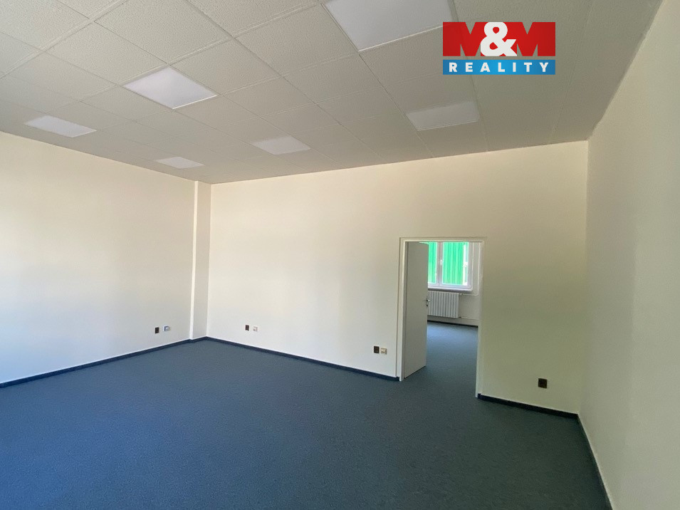 č.1a,b kancelář-opraveno - 4 z 6.jpeg