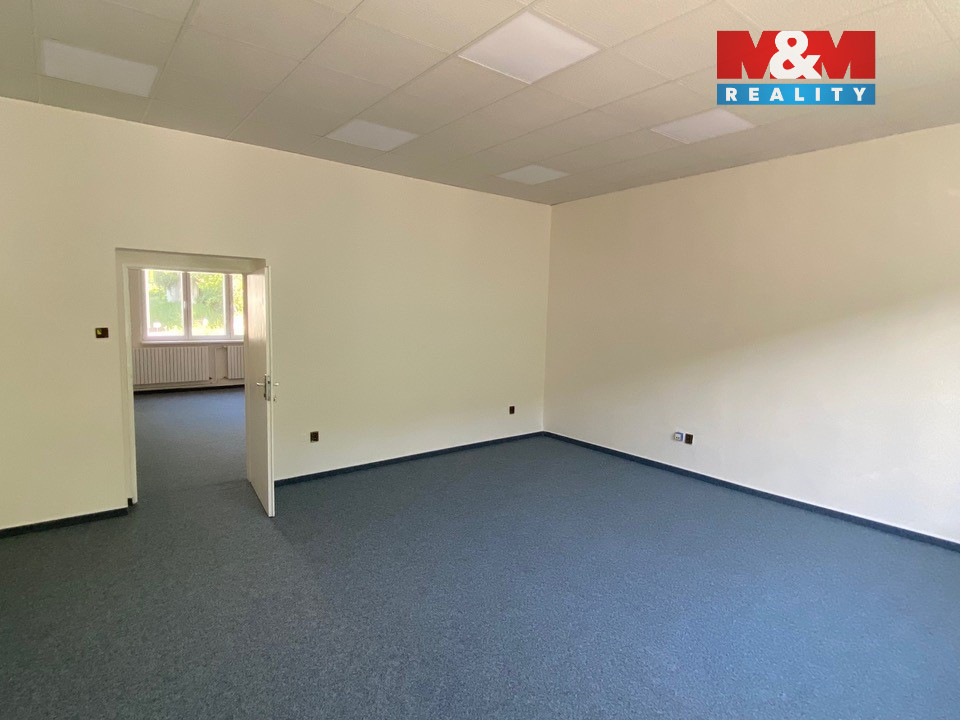 č.1a,b kancelář-opraveno - 6 z 6.jpeg