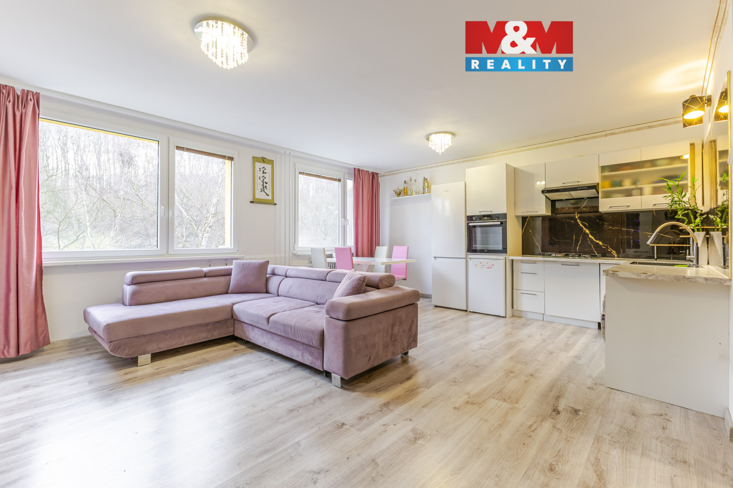 Obývací pokoj + KK