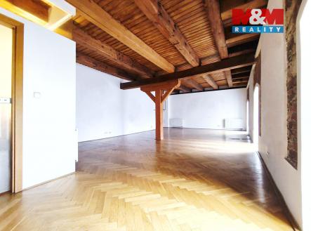 Obývací pokoj s KK | Pronájem bytu, 1+kk, 66 m²