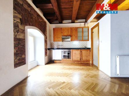 Obývací pokoj s KK | Pronájem bytu, 1+kk, 66 m²
