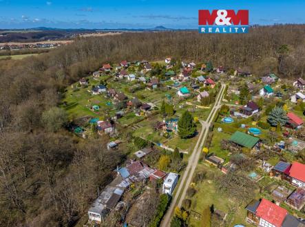 Pohled na zahrádkářskou kolonii | Prodej - pozemek, zahrada, 466 m²