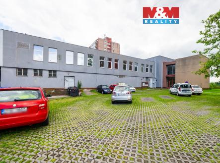 cervene_auto_spz_rozmazana.jpg | Pronájem - obchodní prostor, 140 m²